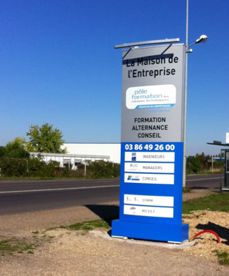 totem-maison-entreprise